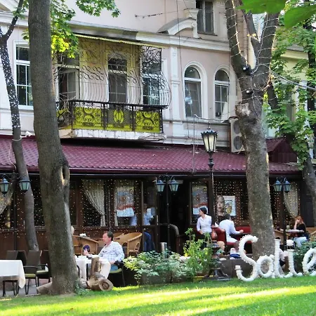 Near Opera Theatre Apartment *